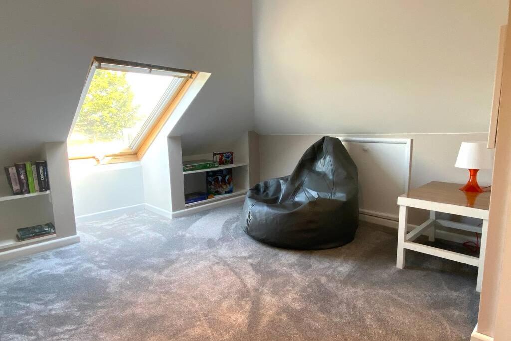 Spacious 2 Bed APT sleeps 4 near Bournemouth Beach - Housity