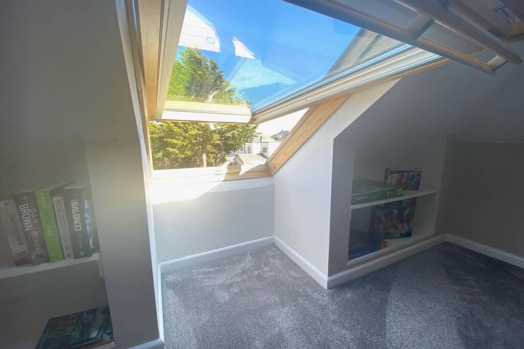 Spacious 2 Bed APT sleeps 4 near Bournemouth Beach - Housity