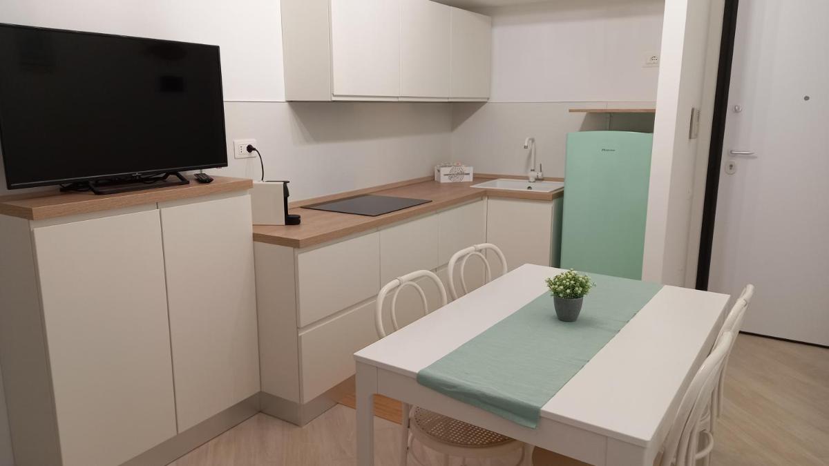 11 at beach - Housity