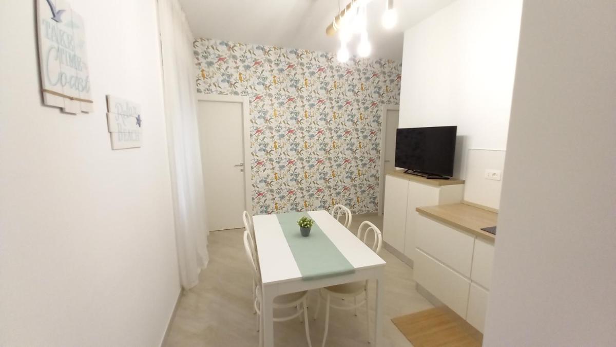 11 at beach - Housity