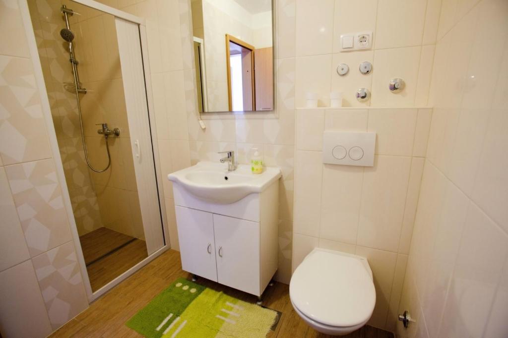 Apartments Vrbnik (879) - Housity