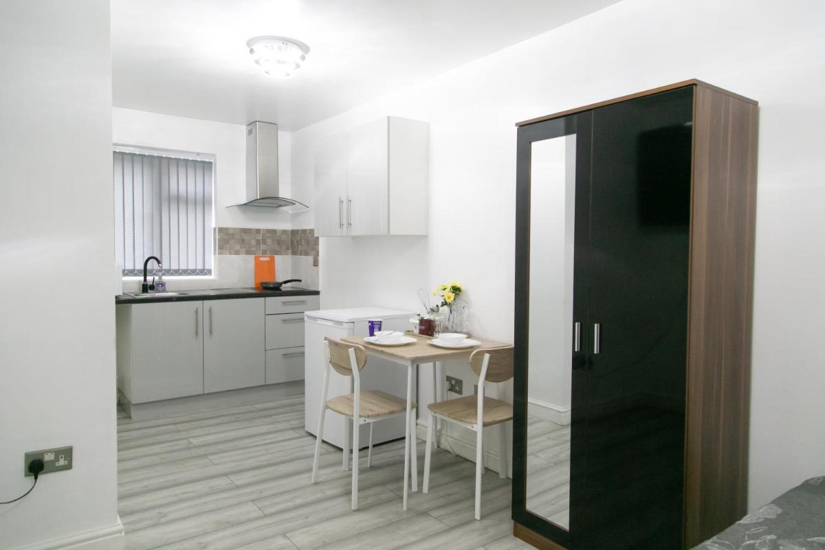 Cheetham Hills Apartments - Housity