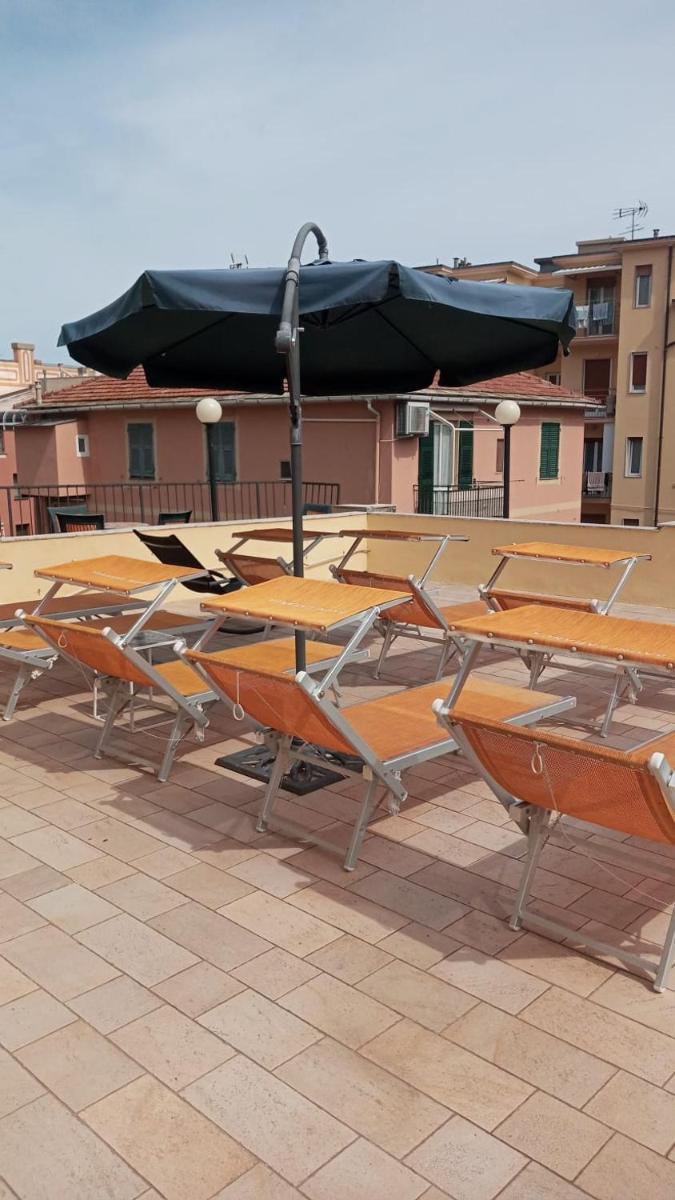 Hotel Esperia - Housity