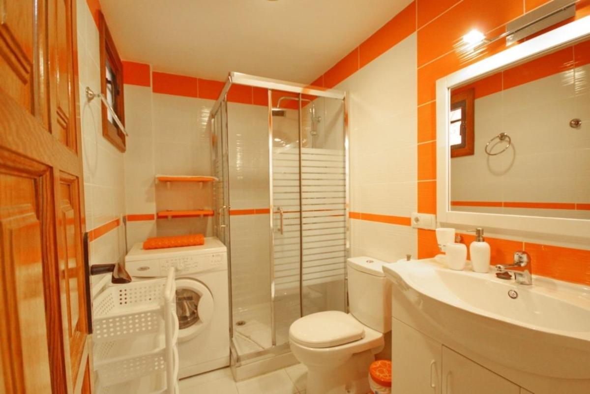 Two bedroom apartment in beachfront complex with pool in Playa de Las Américas. - Housity