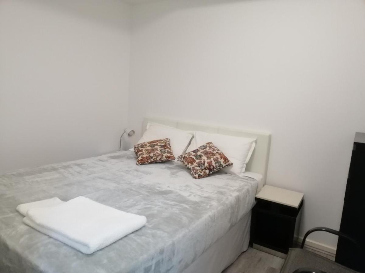 Entire 2 bedrooms Security Apartment - Housity