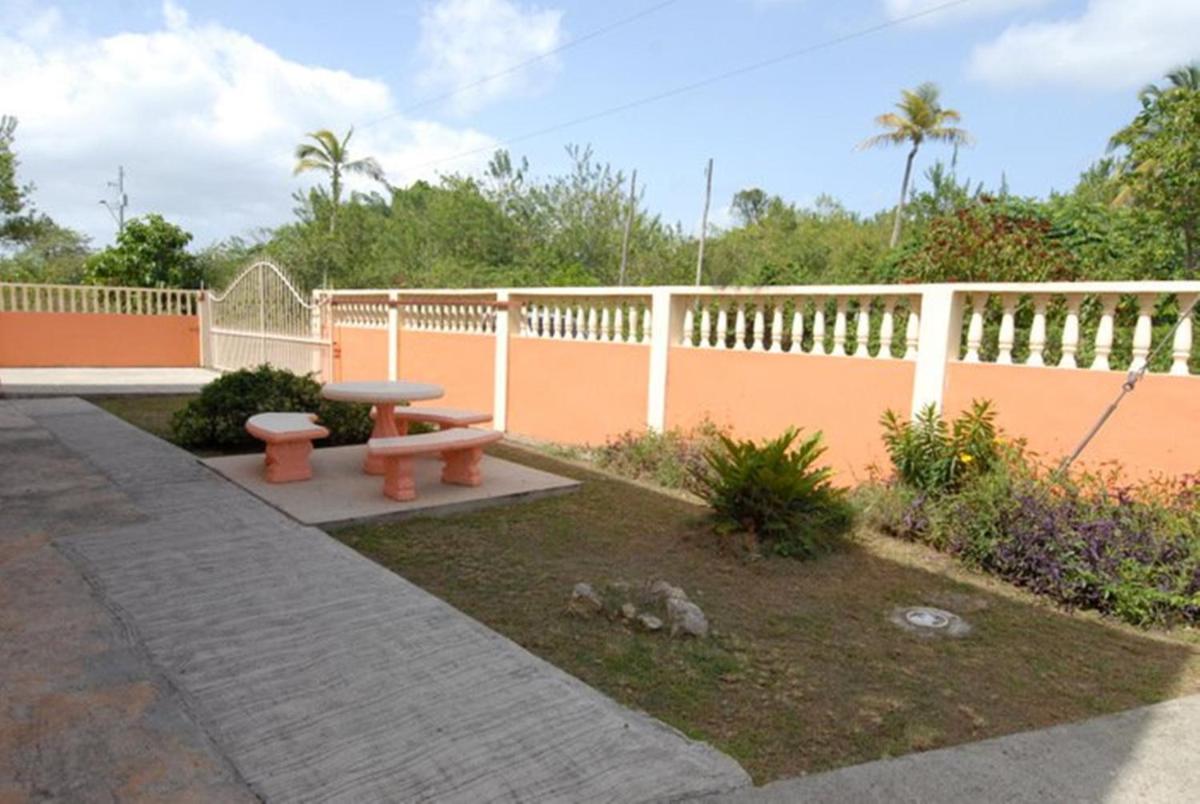 JGs Tropical Apartments - Housity