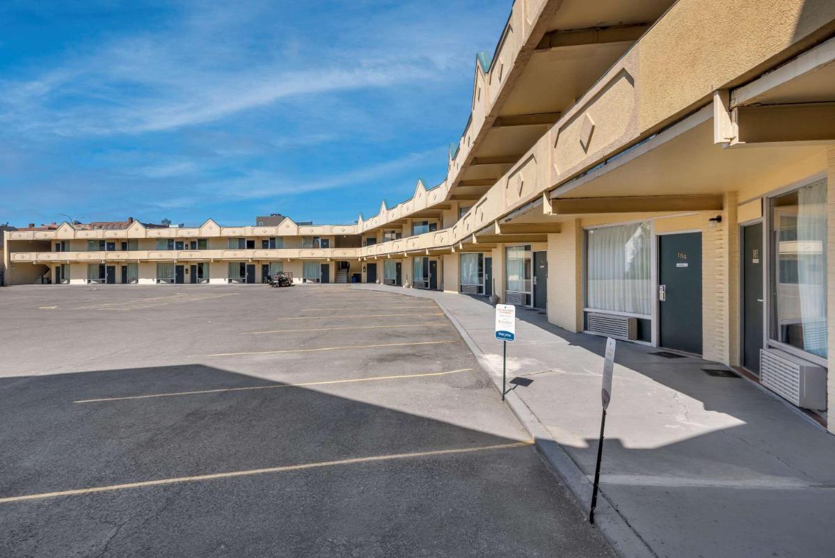 Econo Lodge - Housity
