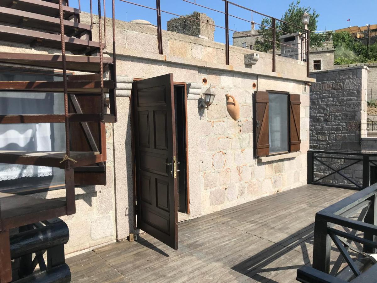 ASSOS ANTİK KENTTE KİRALIK TARİHİ TAŞ EV - Housity