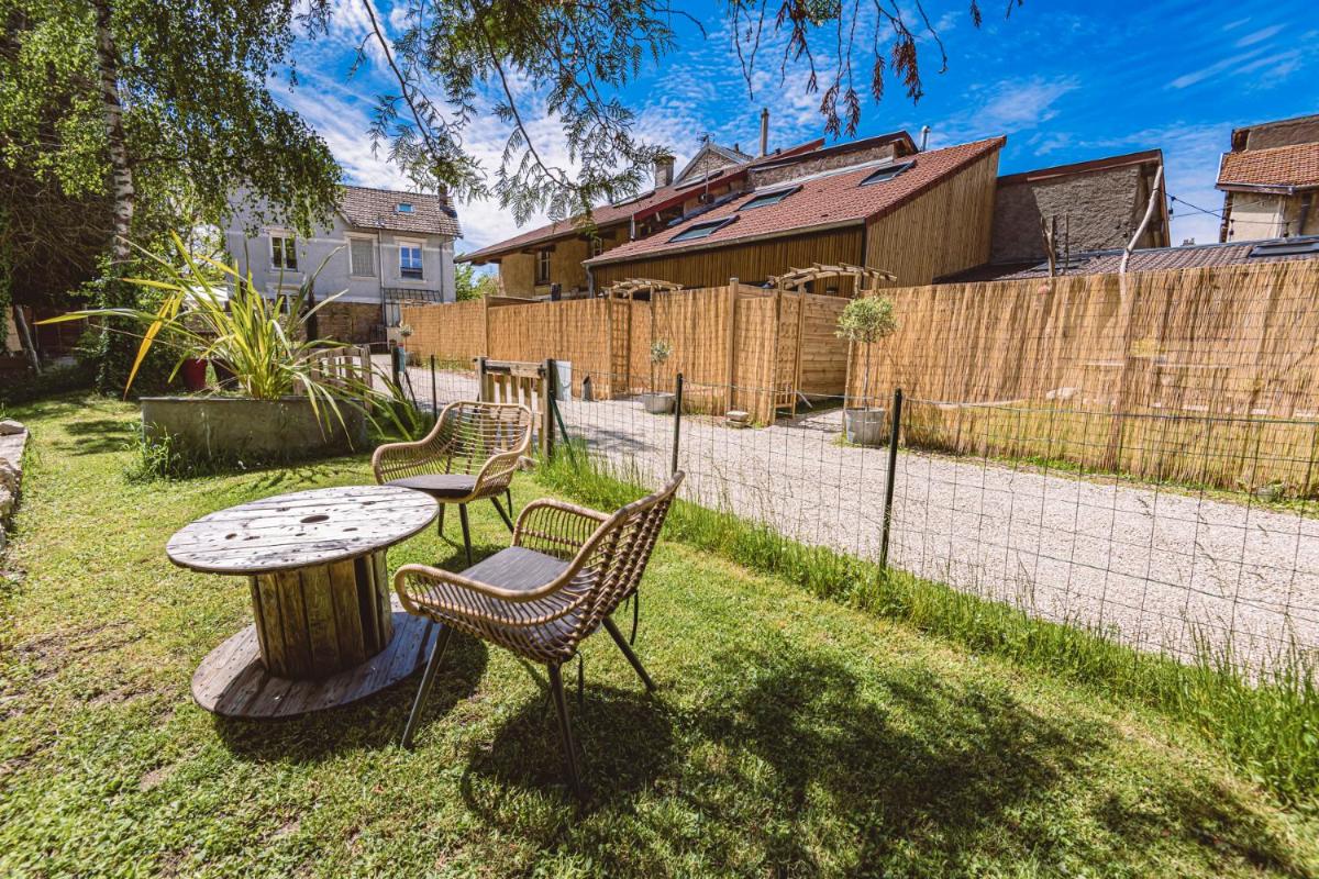 Gîtes Sérénaé avec vue sur rivière - Housity