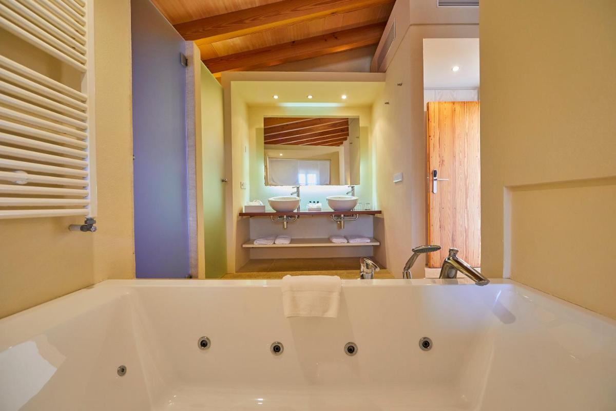 Un baño de Son Penya Adults Only Petit Hotel & Spa