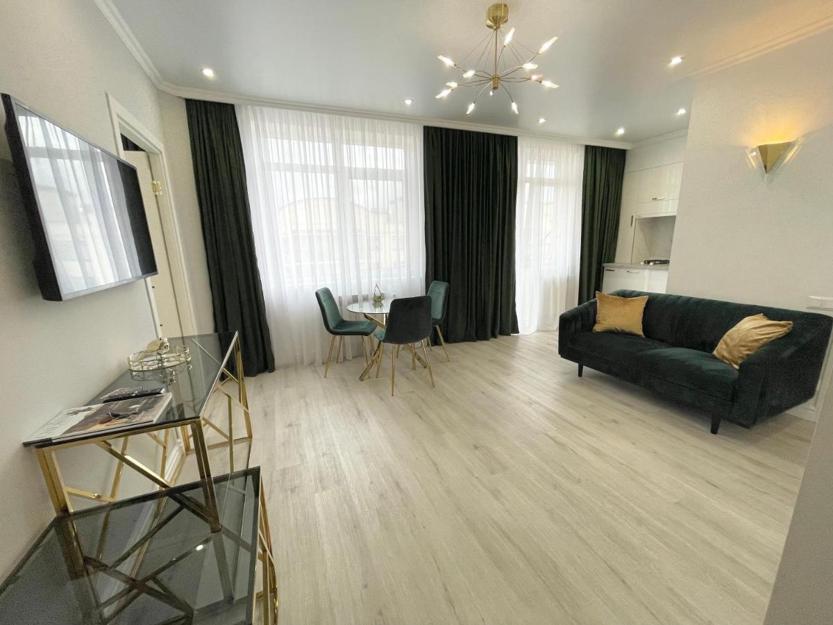 Luxury Emerald Apartments - Housity