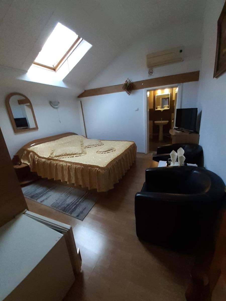 Pensiunea Sura - Housity