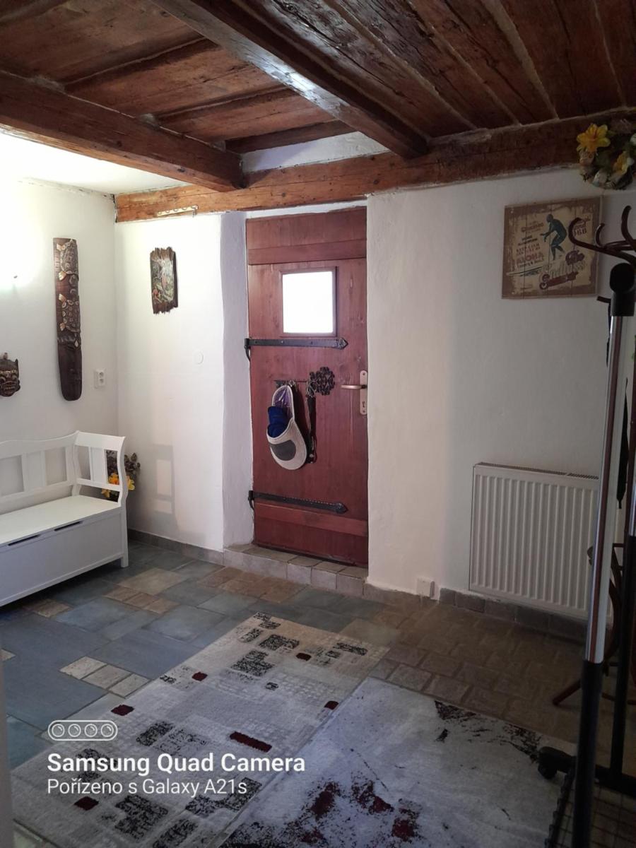 Atelier Spojovaci - Housity