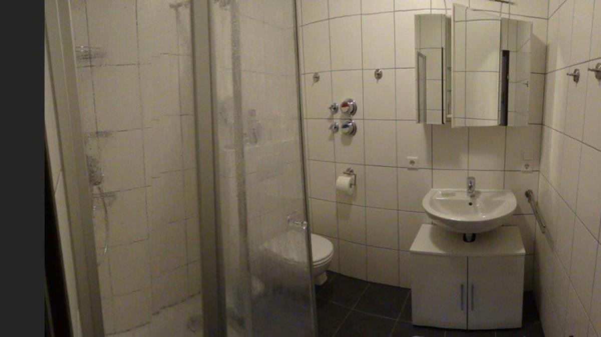 Schönes einfaches Zimmer in Oldenburg - Housity