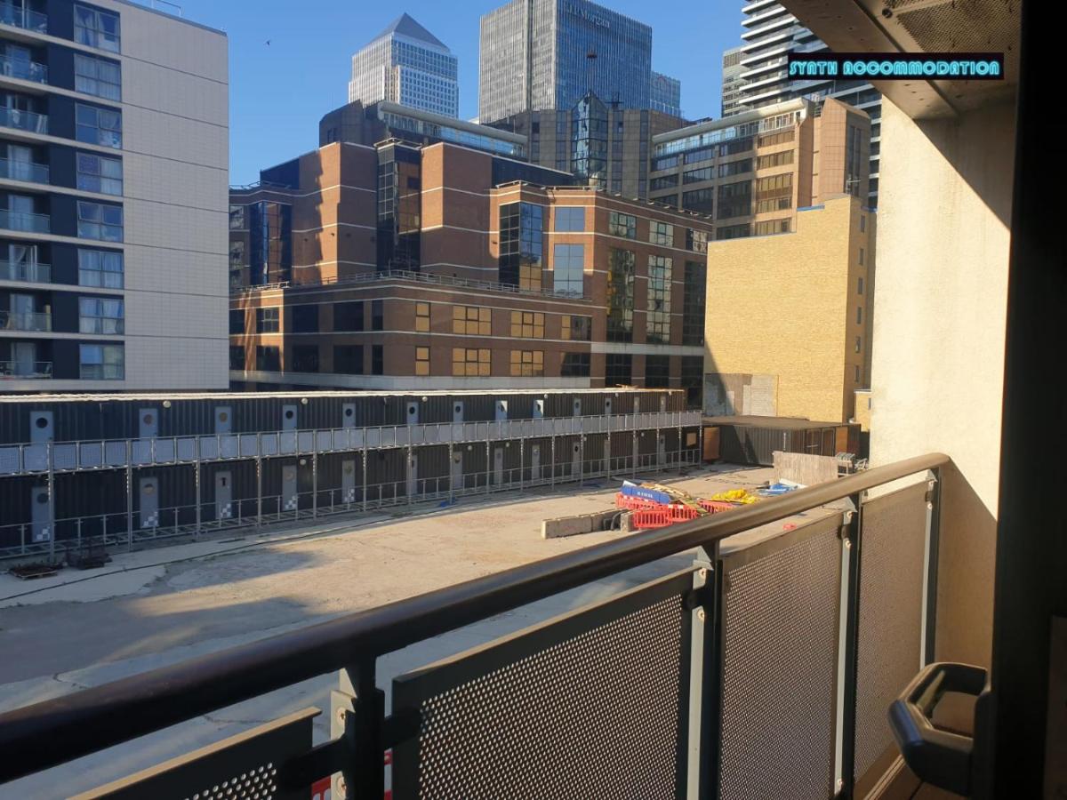 Suitetrails - 80s RETRO 1Bed Studio Serviced Apartment Canary Wharf Perfect For Solo & Couple Travellers