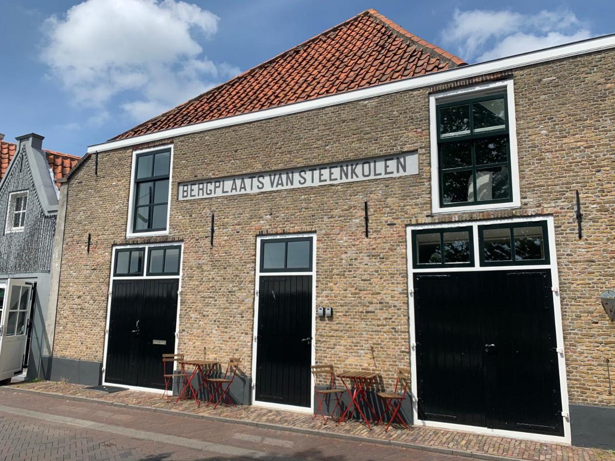 Pakhuis aan de Haven - bakboord - Housity