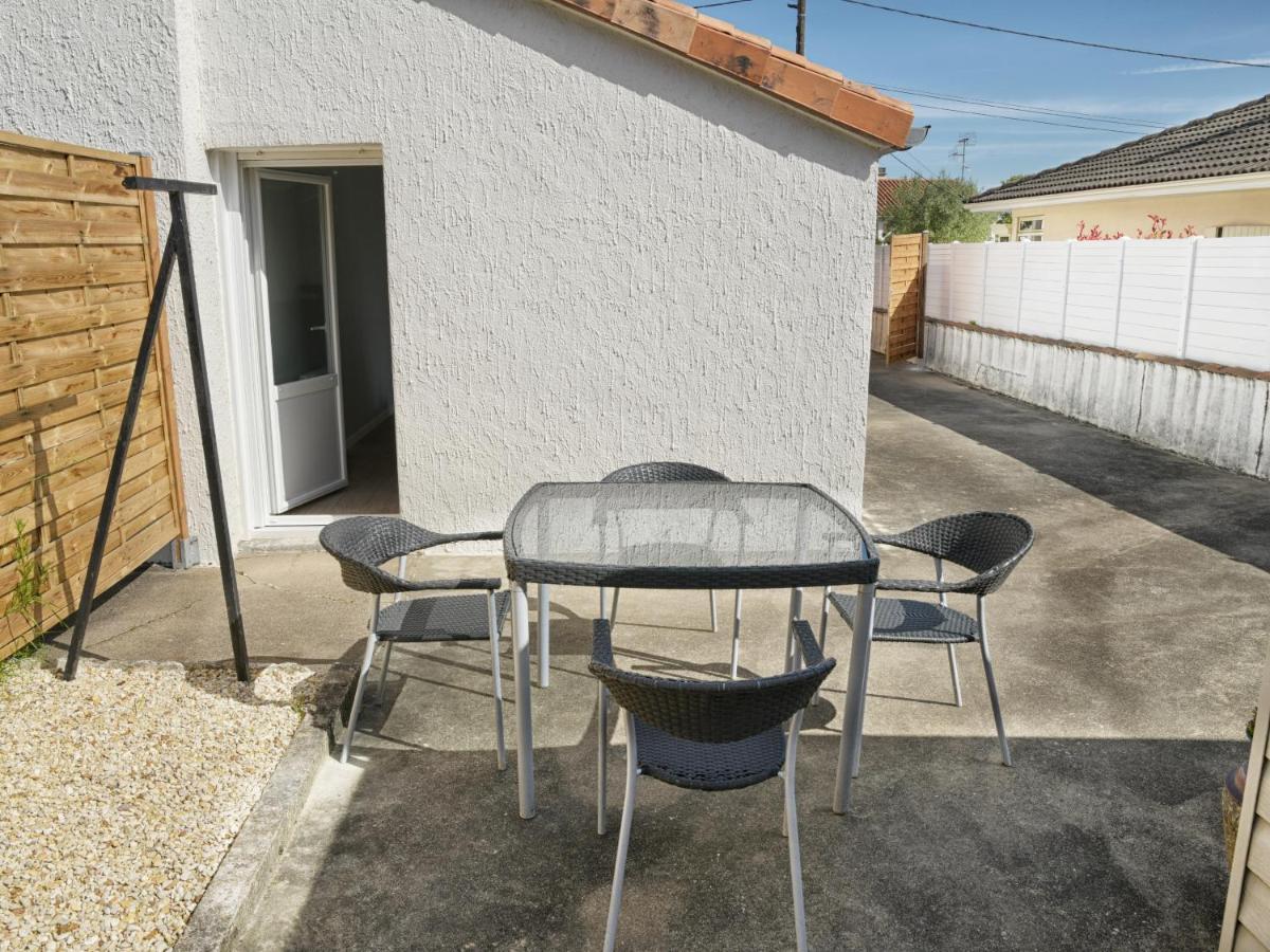 T2 - 28m2 avec cour et stationnement, wifi et linge fournis - Housity