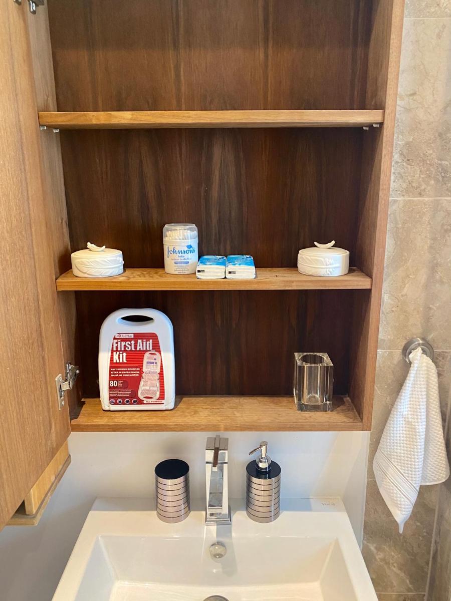 Suitetrails - Amathus suite with sea view
