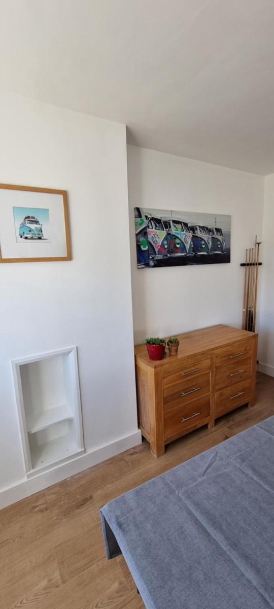 Hidden Gem near the beach with pool table - Housity