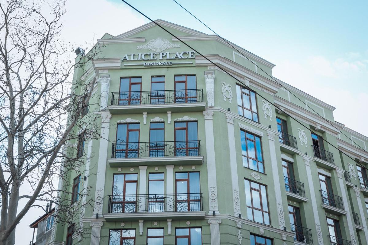 Alice Place Hotel - Housity