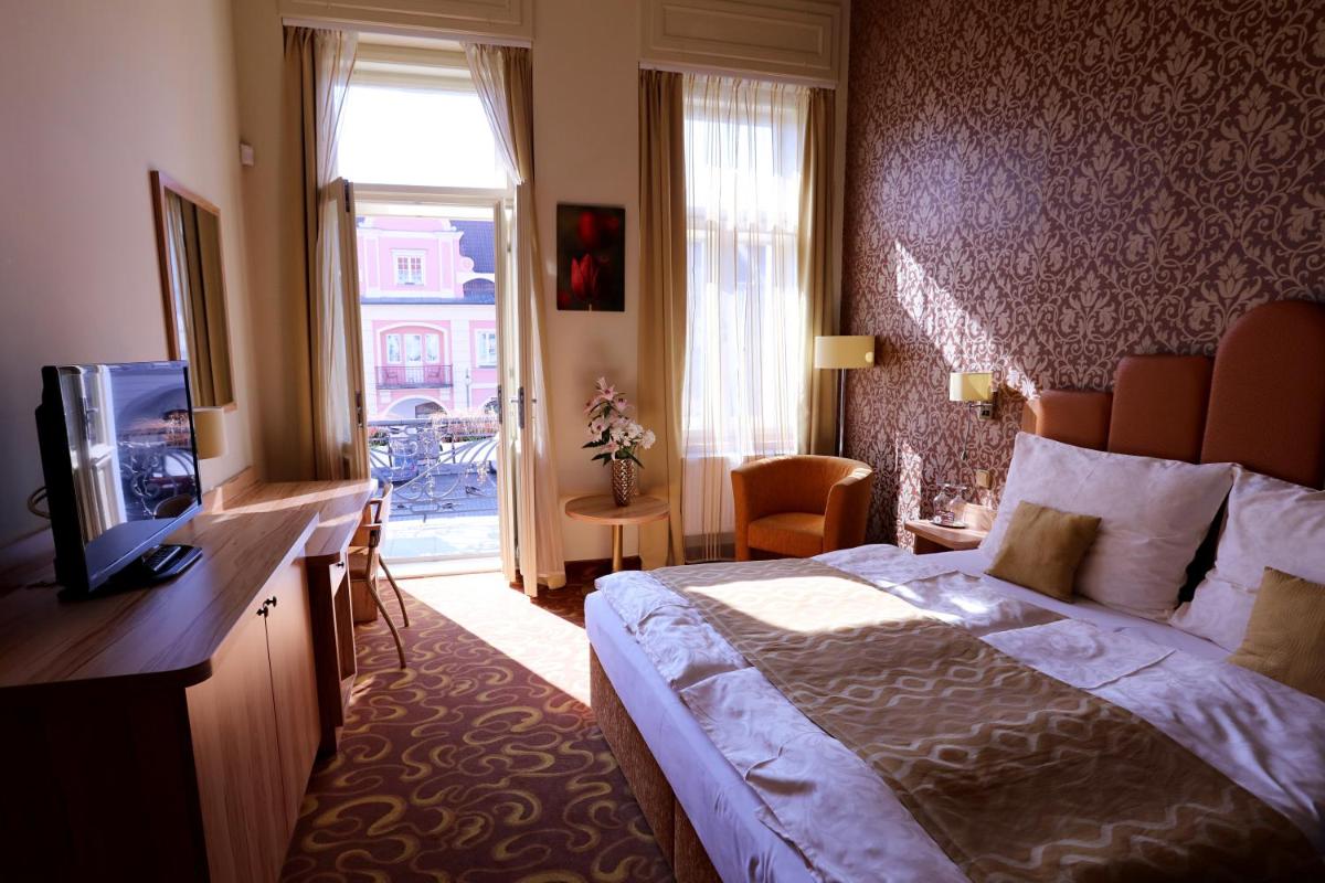 Hotel Zlatá Včela - Housity