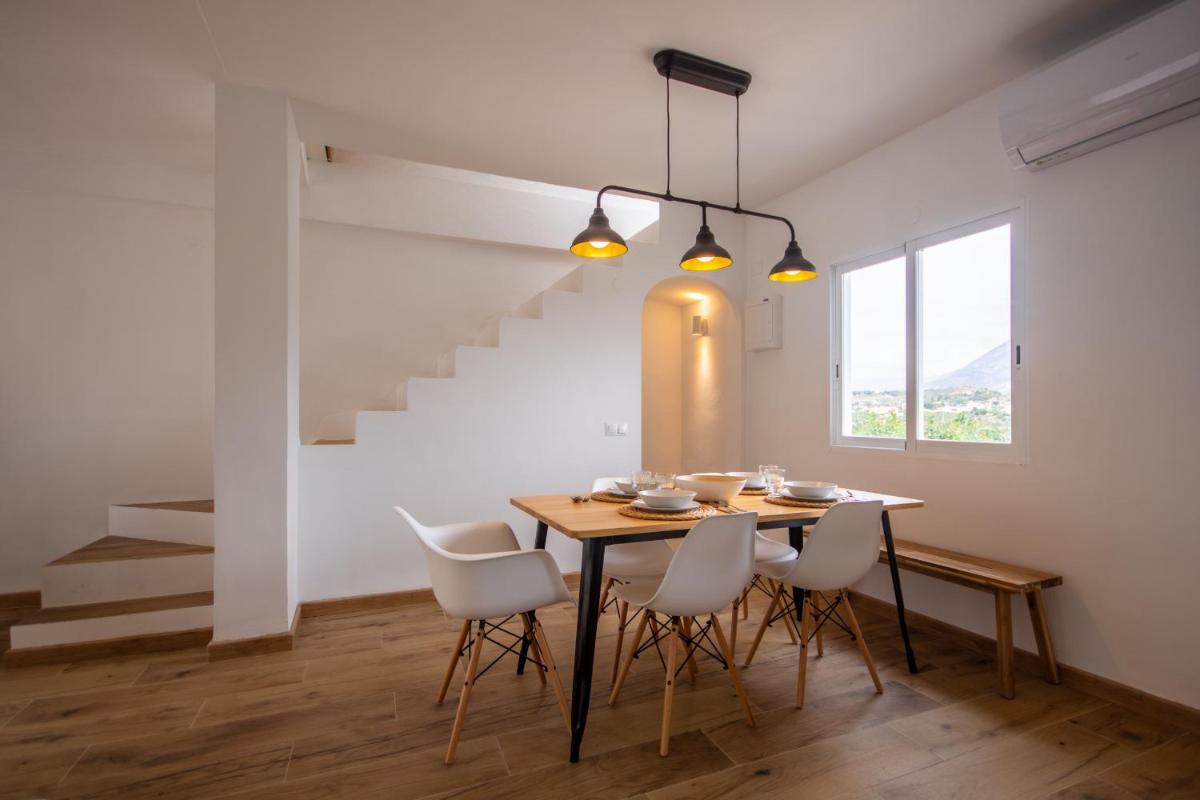 Wonderful Views Terrace 3BR Cottage - BBQ - AC - Housity