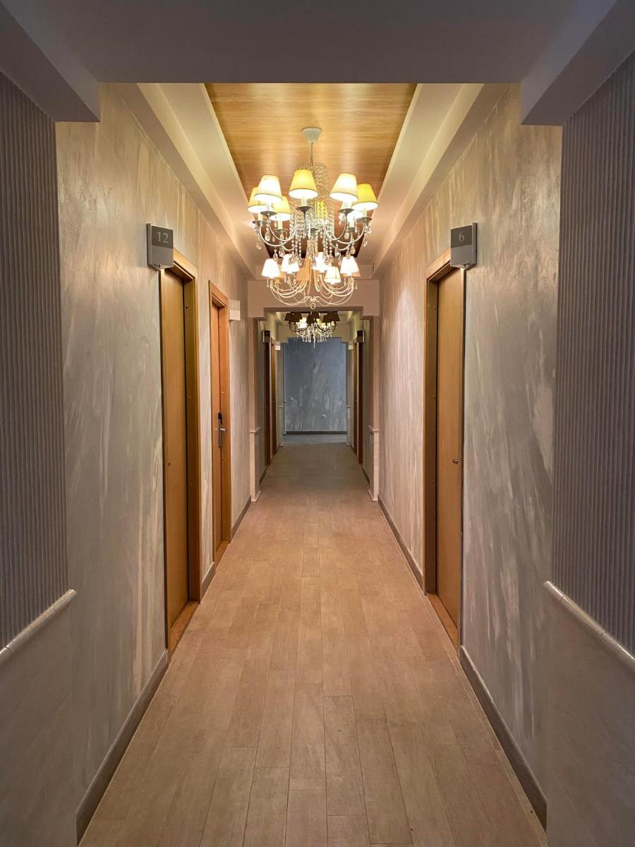 Suitetrails - Happy Inn Hotel Alpiyskiy