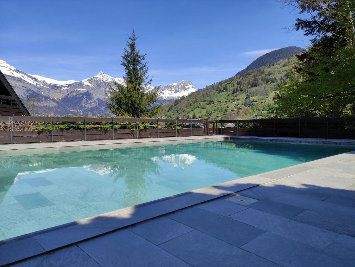 Vue générale sur la montagne ou vue sur la montagne depuis l'hôtel