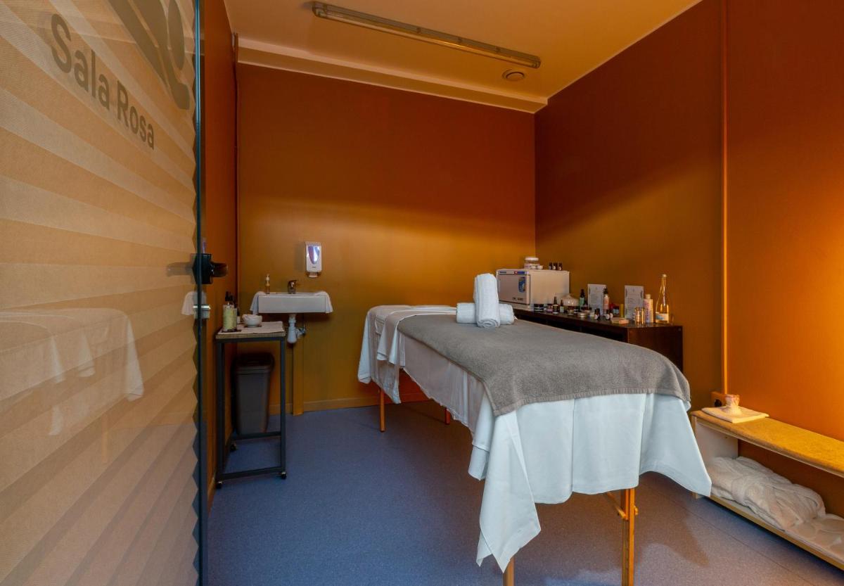 Uma cama ou camas num quarto em In Gold Hotel & Spa