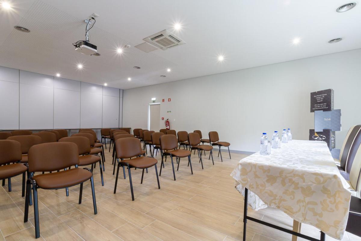 A área empresarial e/ ou a sala de conferências de In Gold Hotel & Spa