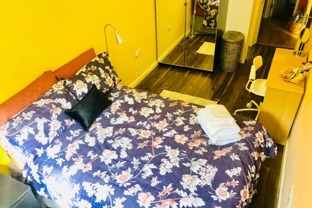Fabulous 2 Bed Flat next to Westfield - Housity