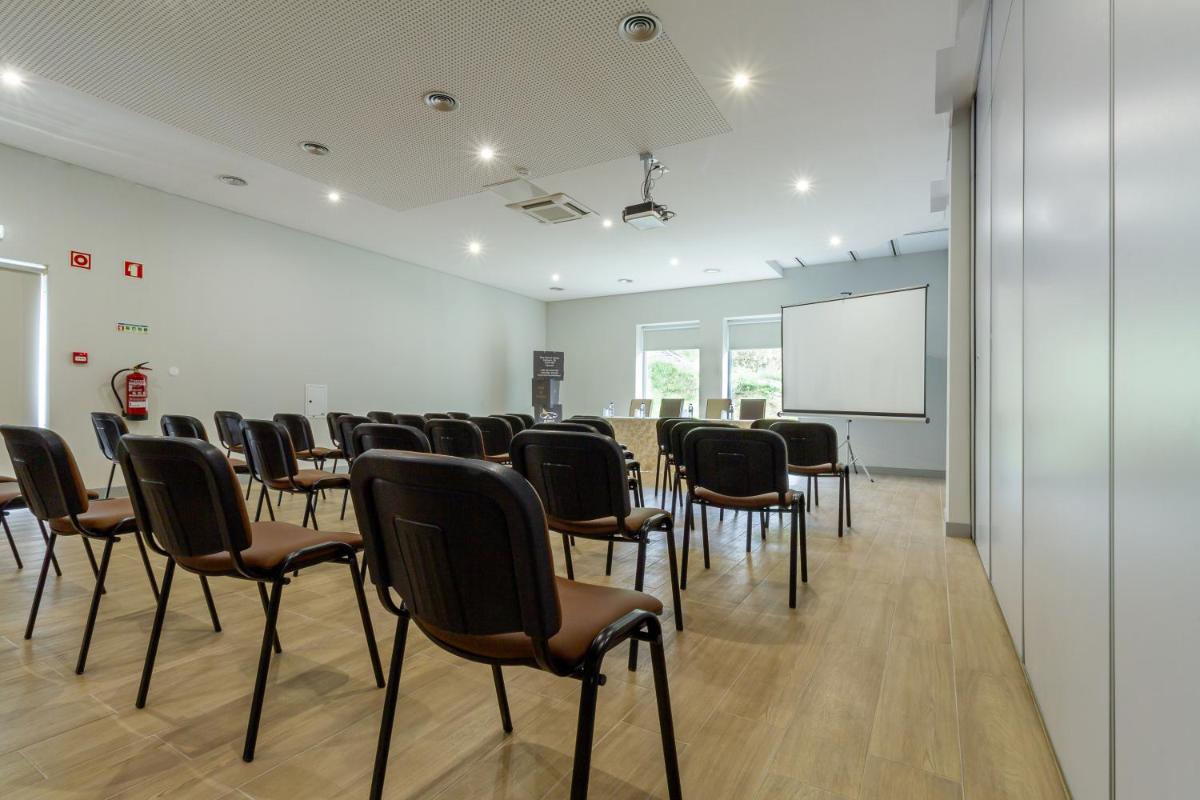 A área empresarial e/ ou a sala de conferências de In Gold Hotel & Spa