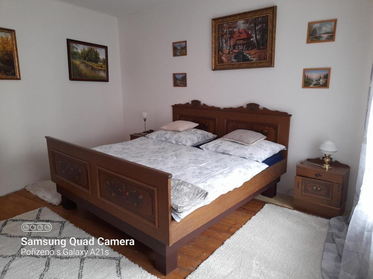 Atelier Spojovaci - Housity