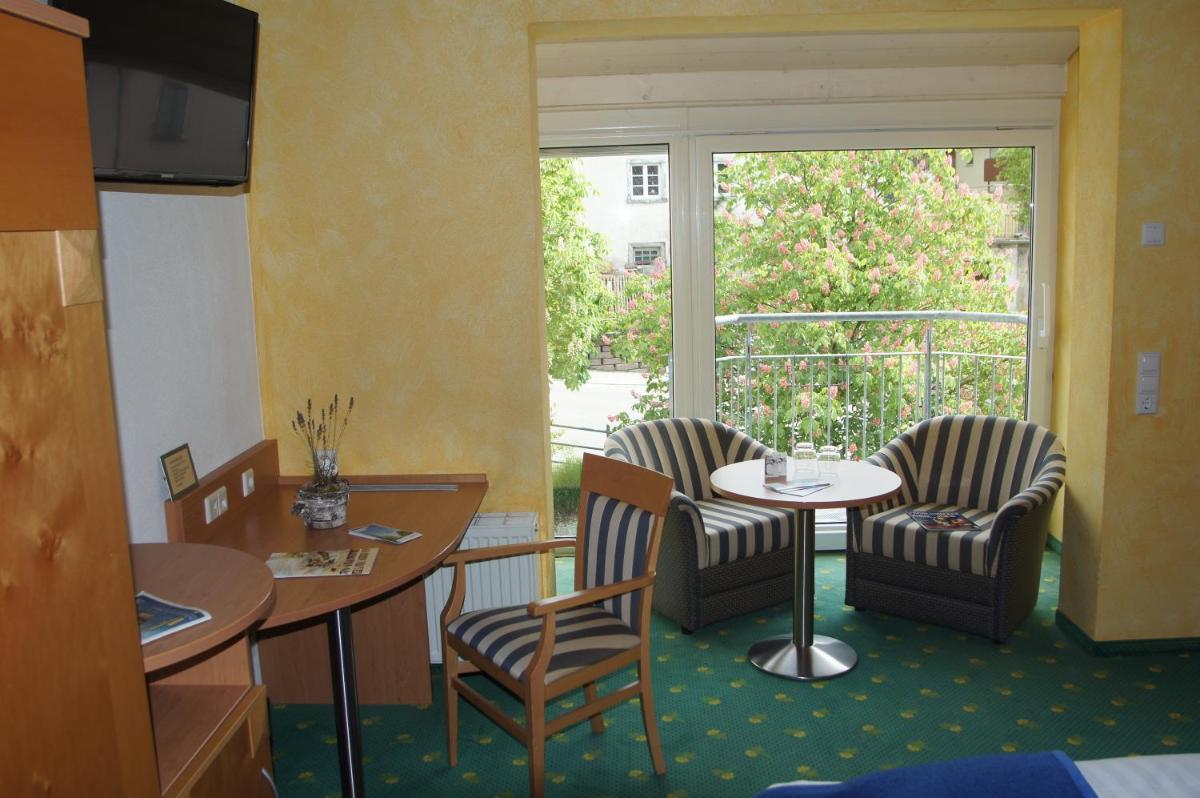 Gasthof zum Adler - Wahlwies-3 km z Bodensee Hotel geöffnet - Rest-Mo-Di-geschl - Housity