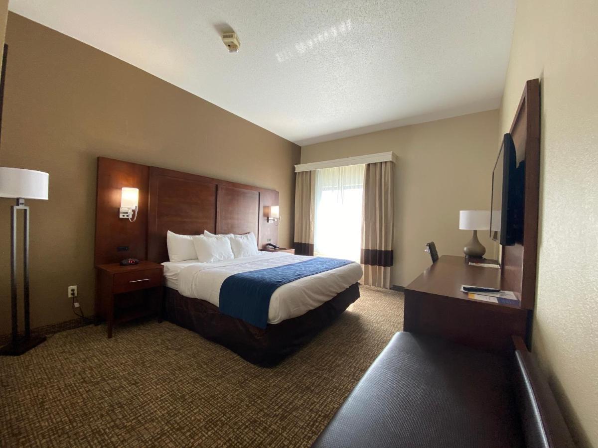 Comfort Inn East Windsor - Springfield - Housity