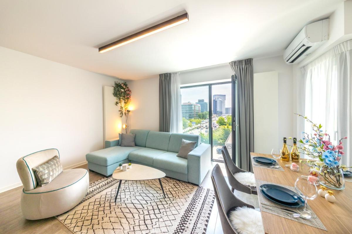 North Twin - Aviatiei - Housity