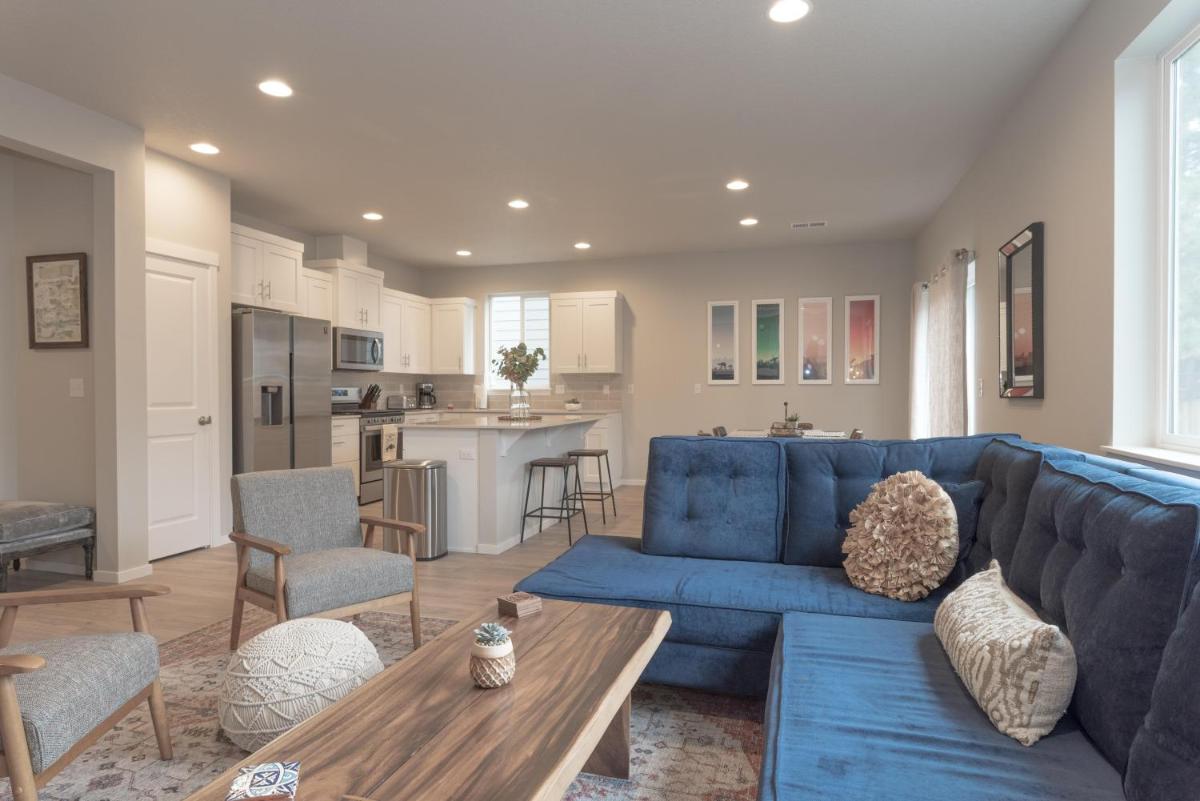 Thomas Beautiful Modern Home in Bend - Housity