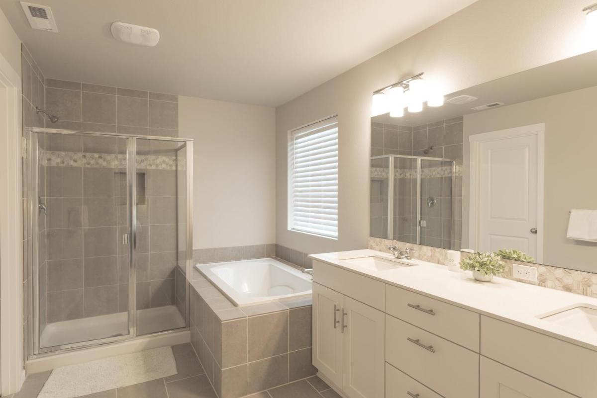 Thomas Beautiful Modern Home in Bend - Housity