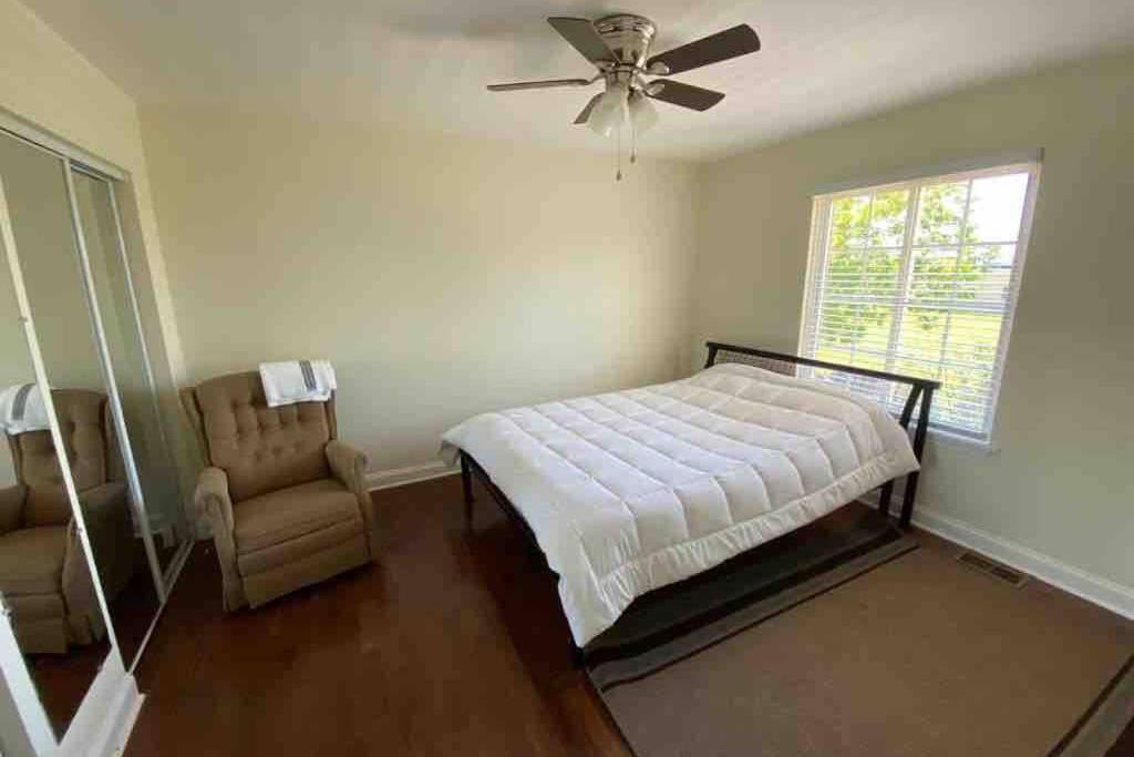 Entire Lake Villa Home! - Housity