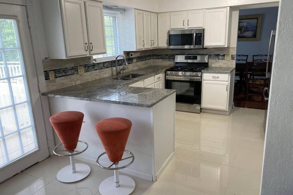 Entire Lake Villa Home! - Housity