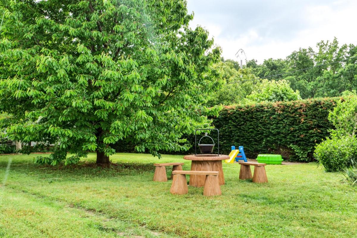 Cseresznyés Apartman - Housity