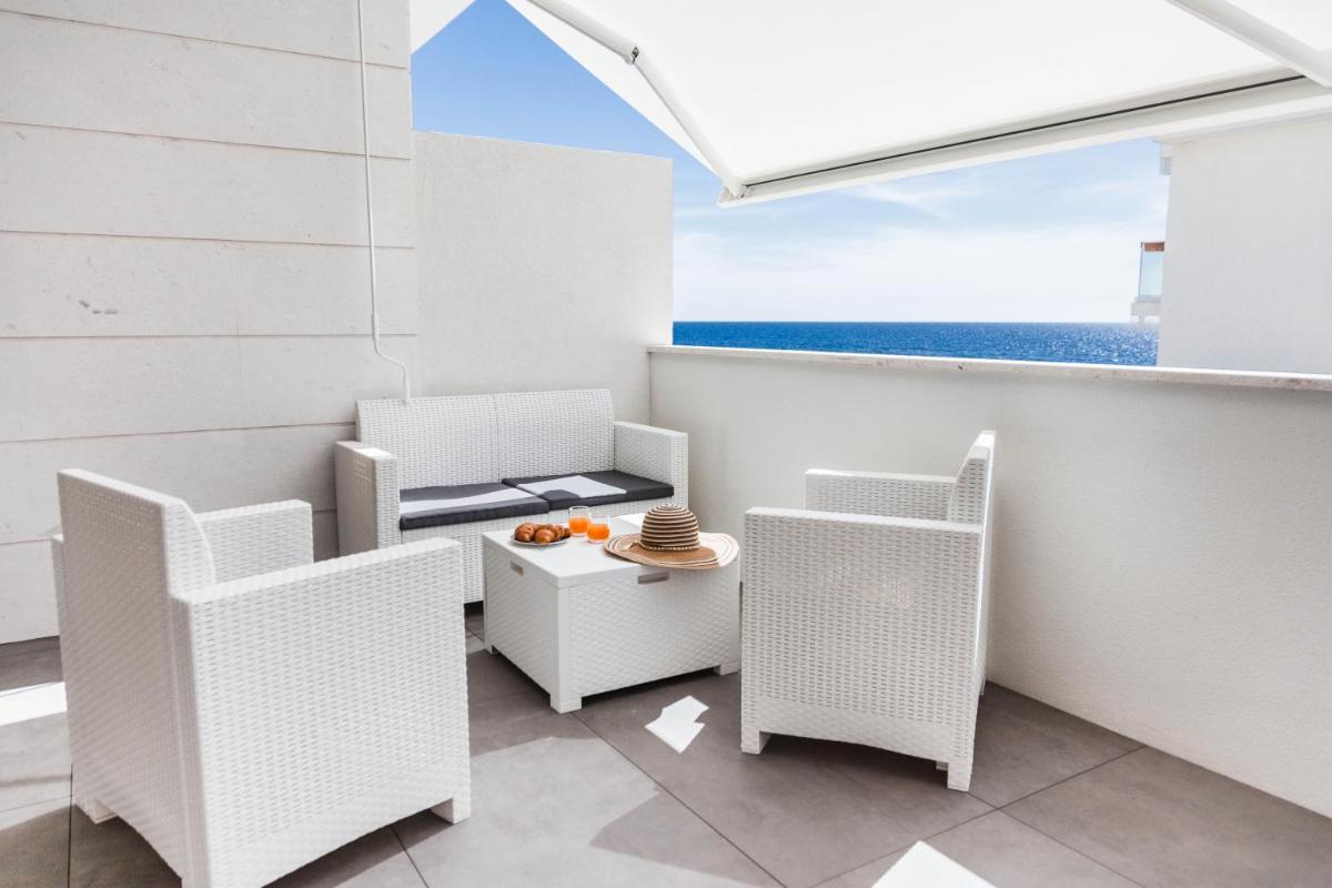 Calabona's promenade apartment - Housity