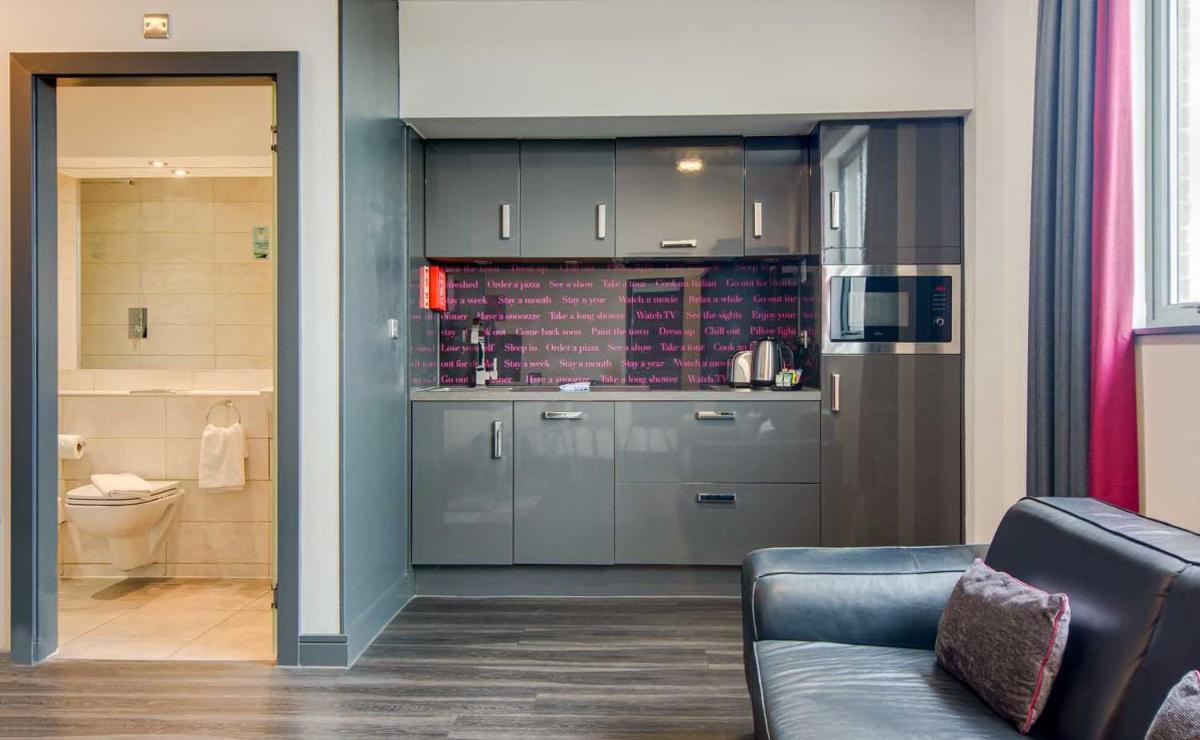 Roomzzz Chester City - Housity