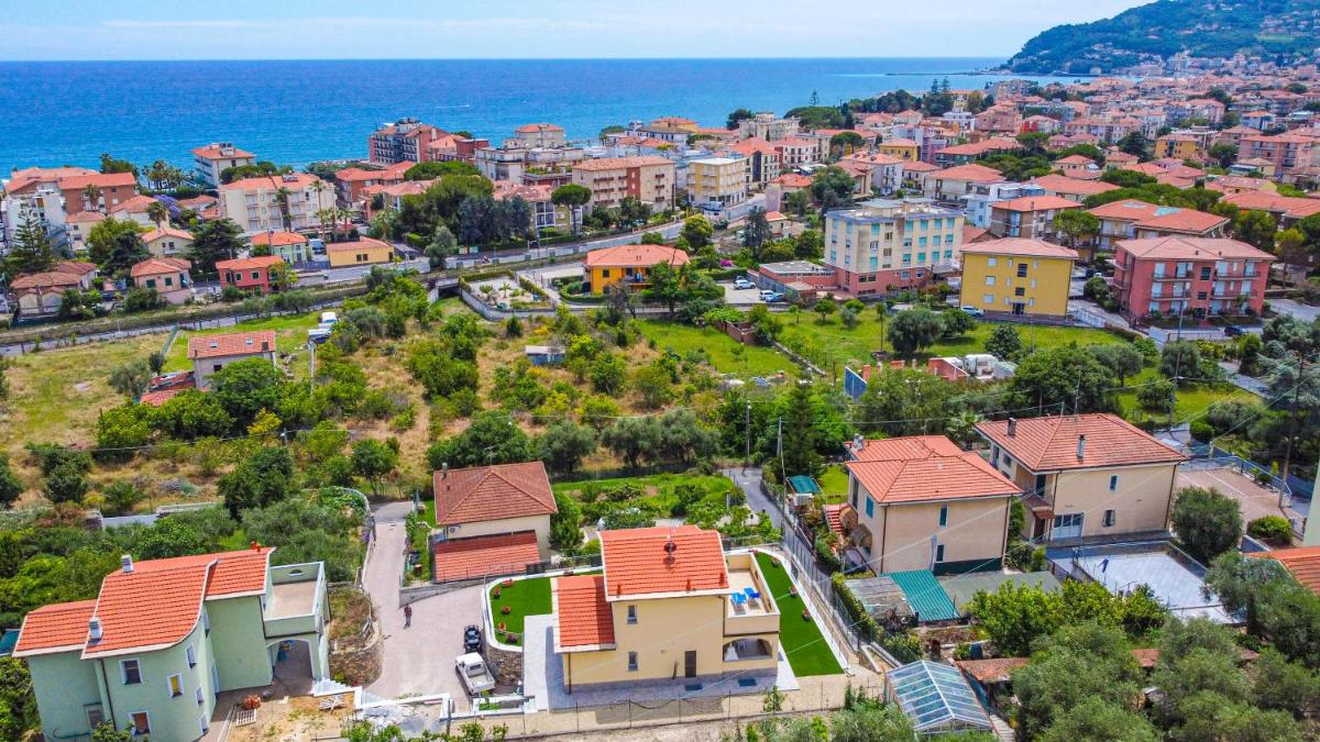 Villa Mimosa Diano Marina: exclusive use villa, garden, barbecue, 3 bedrooms and 3 bathrooms - Housity