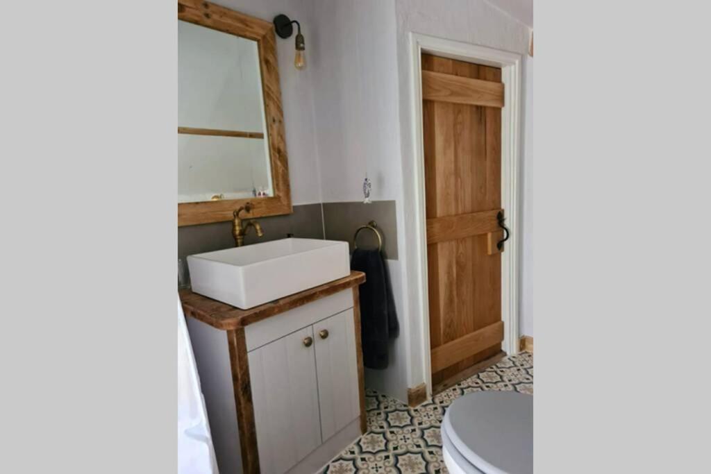 4 Leghorn Cottage - Housity