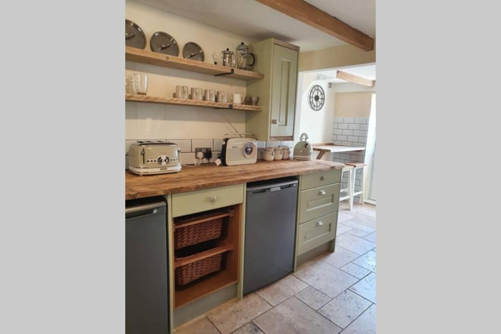 4 Leghorn Cottage - Housity
