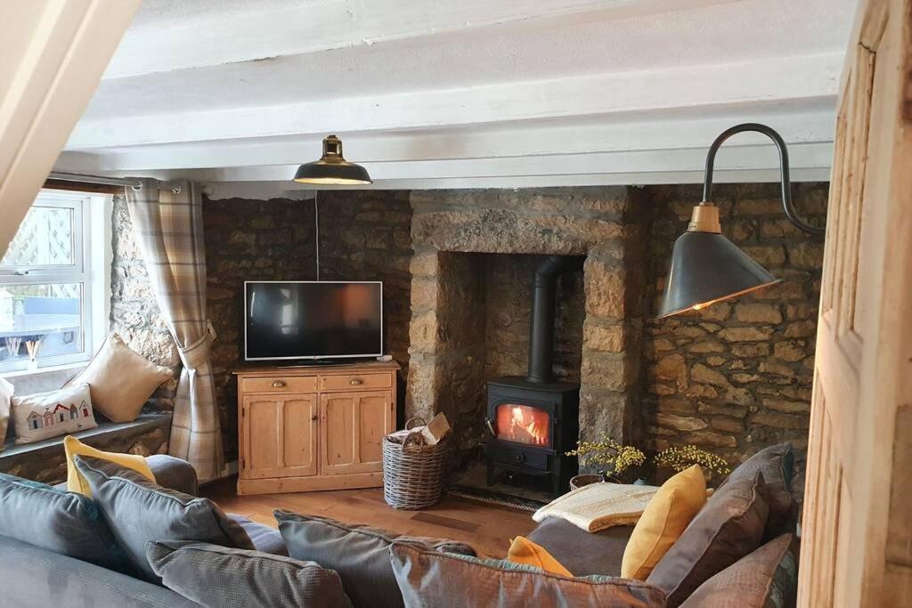 4 Leghorn Cottage - Housity