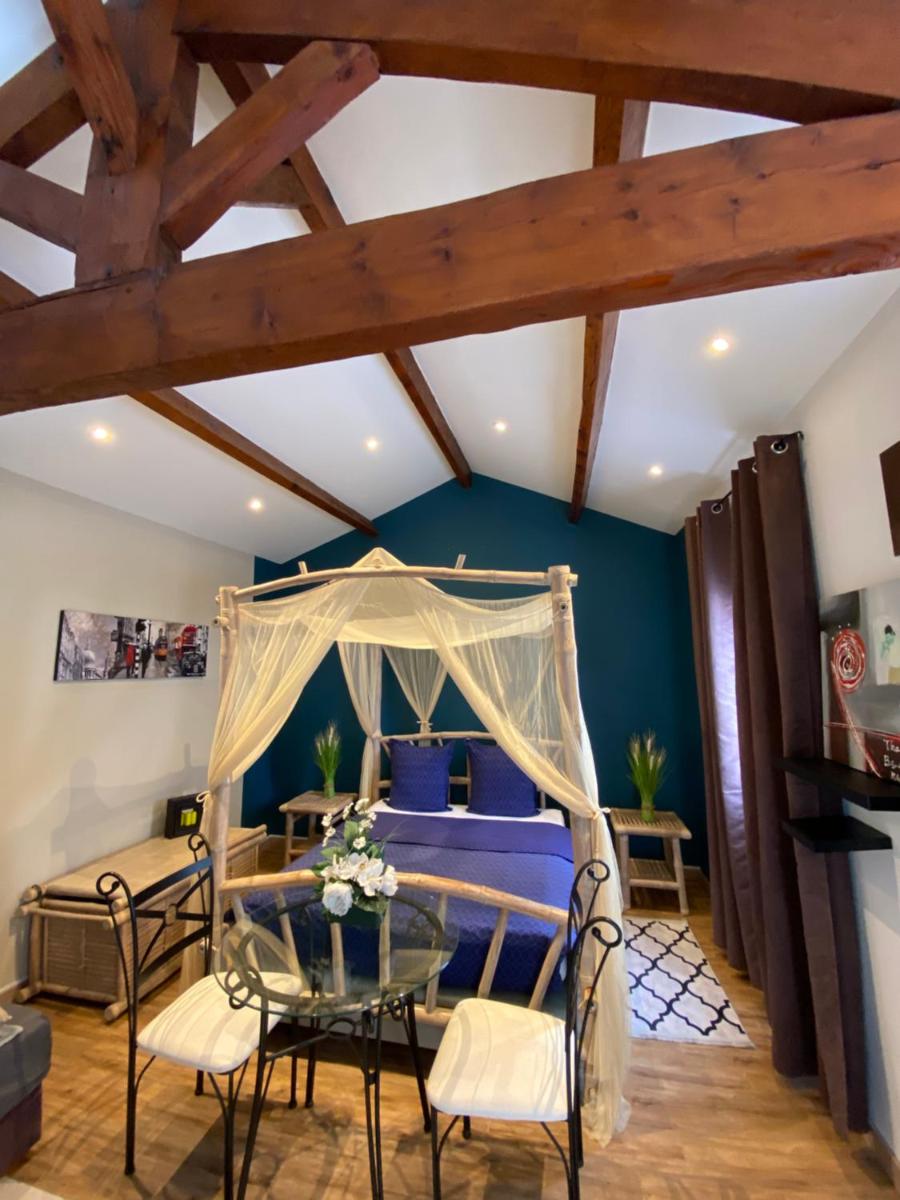 Maisonnette et piscine - Housity