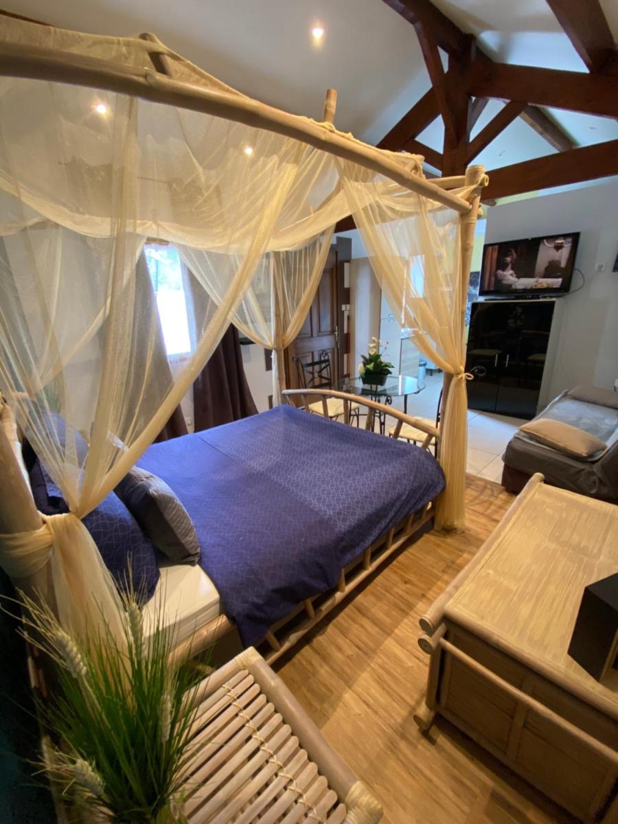 Maisonnette et piscine - Housity