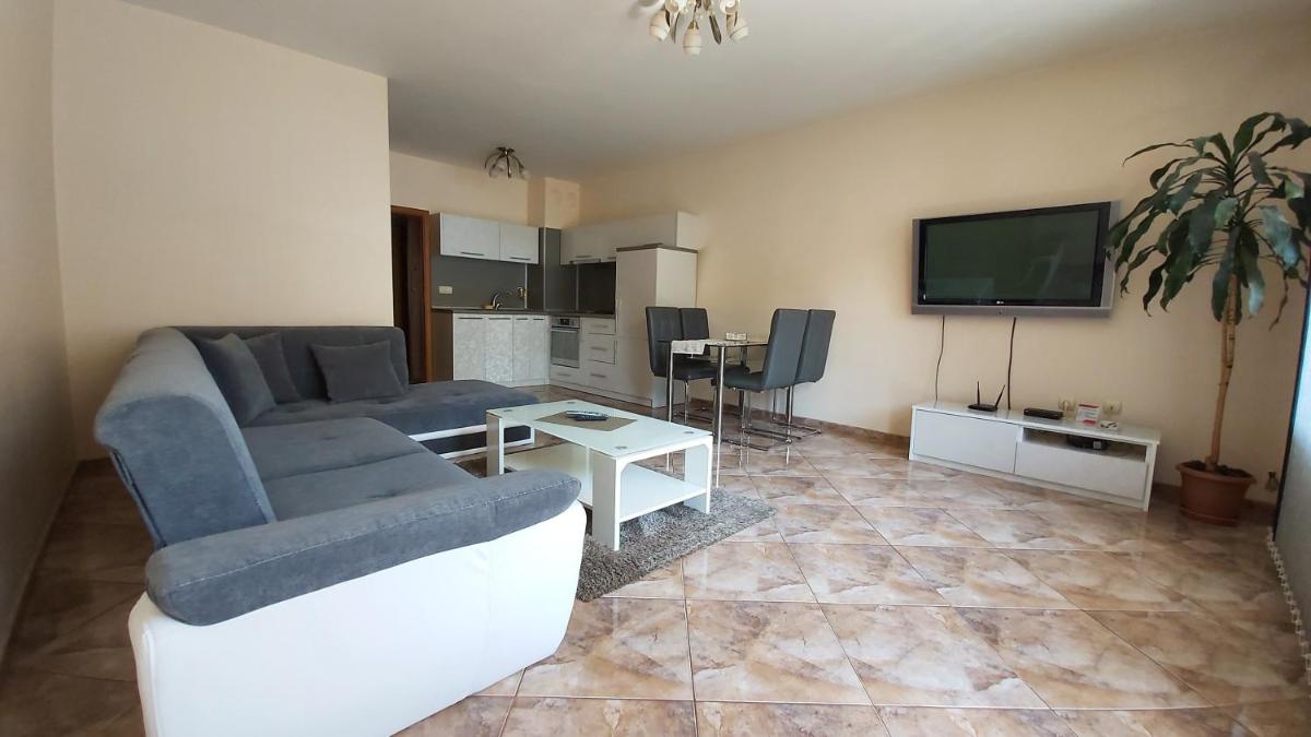 VLADISLAV- Luxury Apartments - Housity